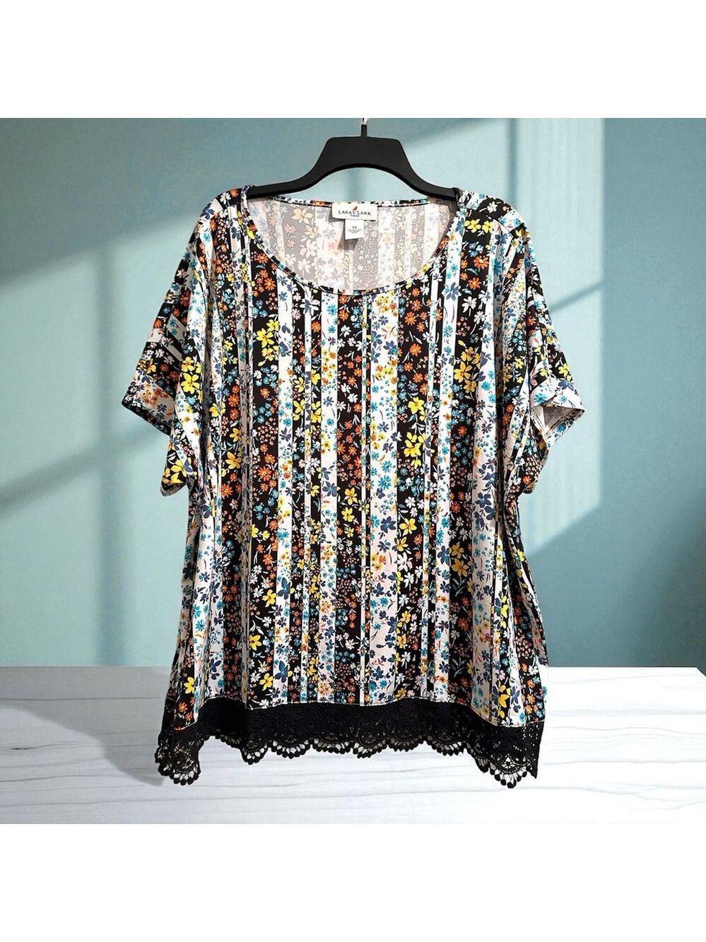 Larky Lark Floral Tunic Blouse Lace Hem Womens 1X Multicolor Short Sleeves